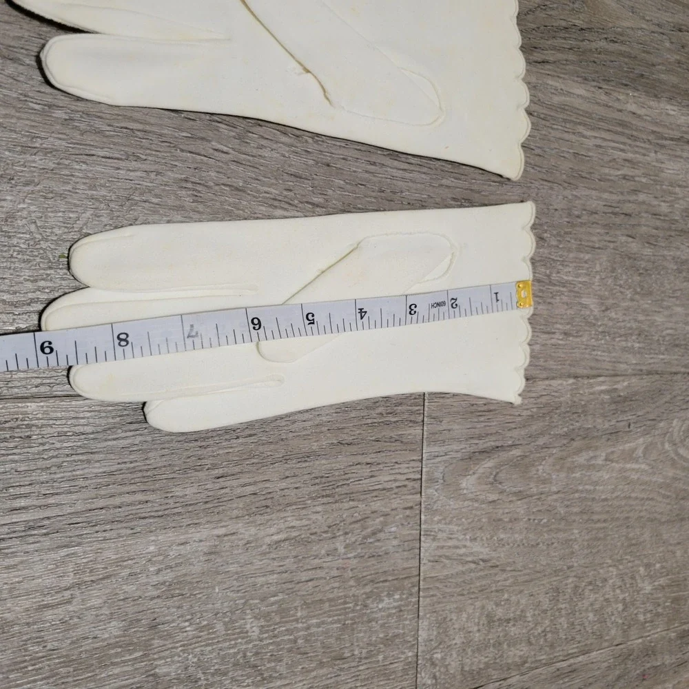 Vintage Dress Gloves Cream Floral Embroidered Scalloped Size 6.5-7_7
